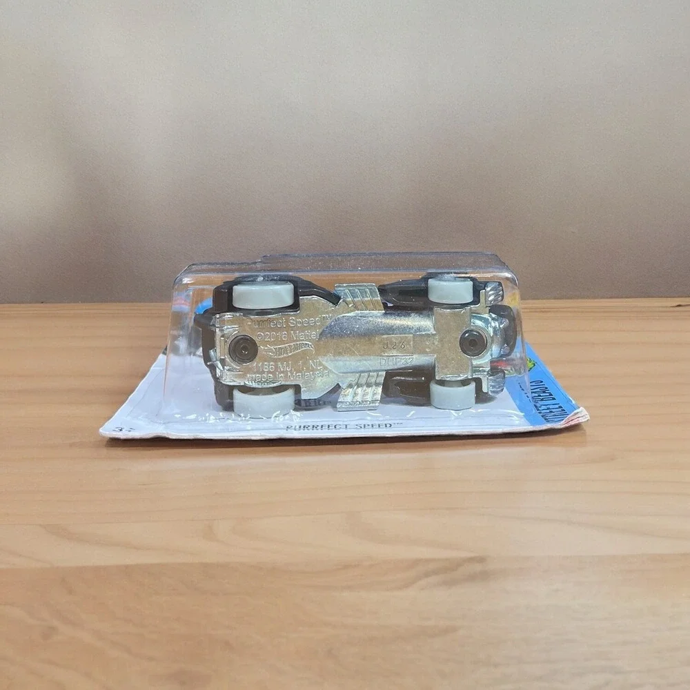 Hot Wheels 2016 Street Beasts Purrfect  Speed Car 10/10